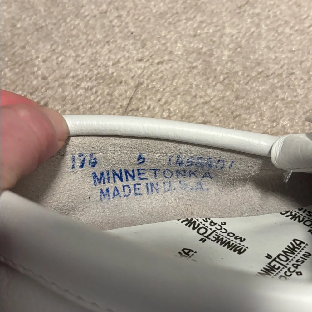 Vintage Minnetonka White Leather Women’s 5 Moccasin Thunderbird Youth 3.5